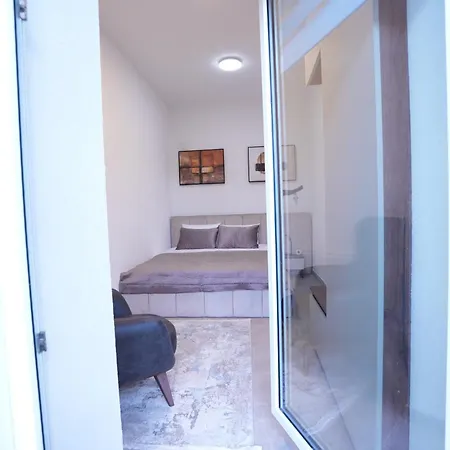 Luxury - Ib - Mit Terrasse Ii Stock דירה נויוויד