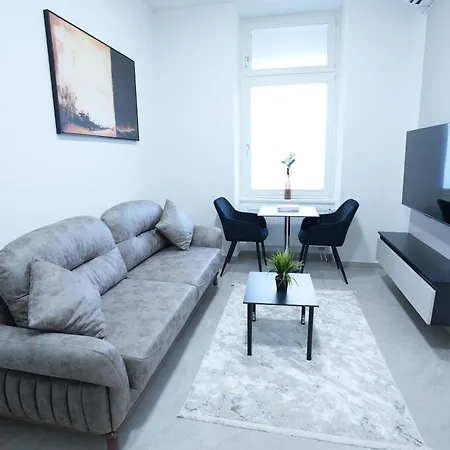 Luxury - Ib - Mit Terrasse Ii Stock * נויוויד
